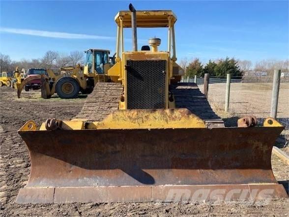 CAT D5M LGP Buldooserid