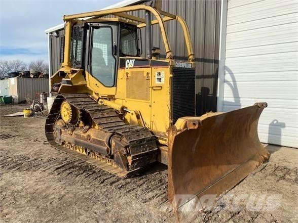 CAT D5M XL Buldooserid