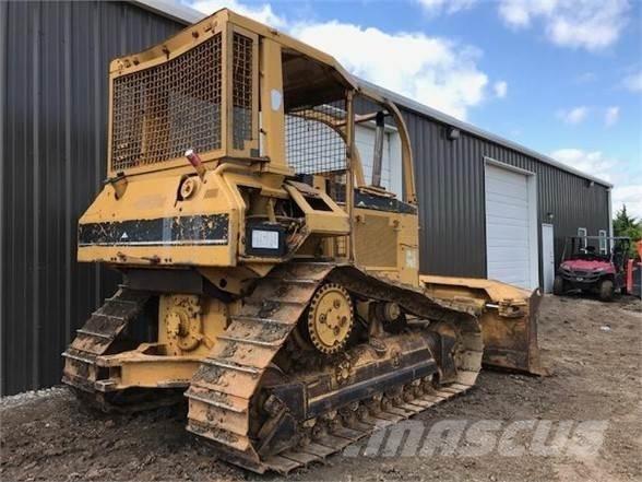 CAT D5M XL Buldooserid
