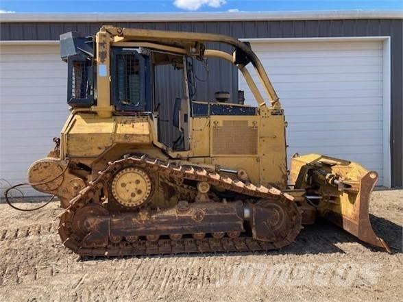 CAT D5M XL Buldooserid