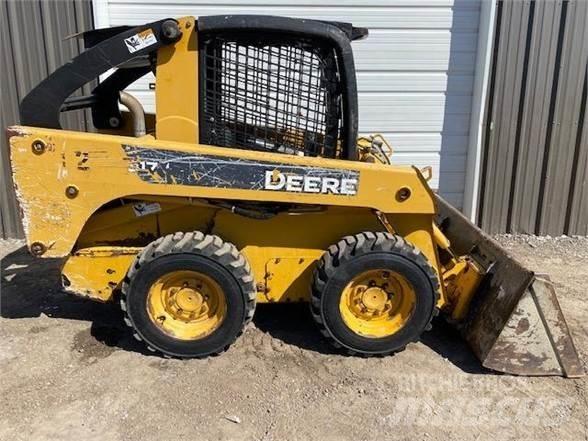 John Deere 317 Kompaktlaadurid