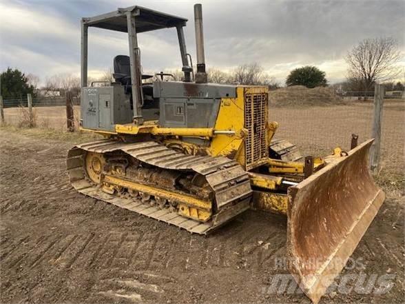 Komatsu D32P-1 Buldooserid