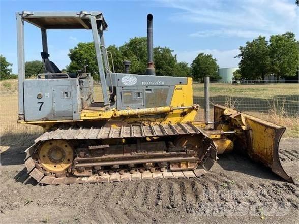 Komatsu D32P-1 Buldooserid