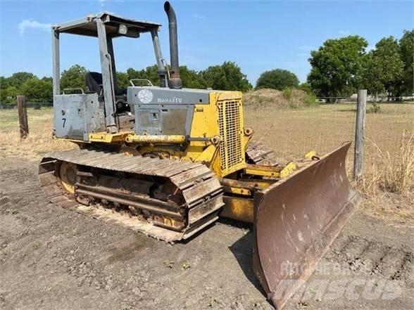 Komatsu D32P-1 Buldooserid