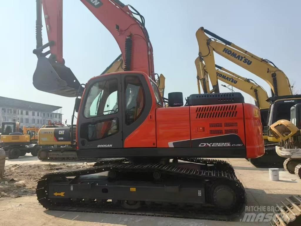 Doosan DX 225 LC Roomikekskavaatorid