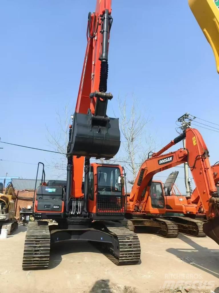 Doosan DX 225 LC Roomikekskavaatorid