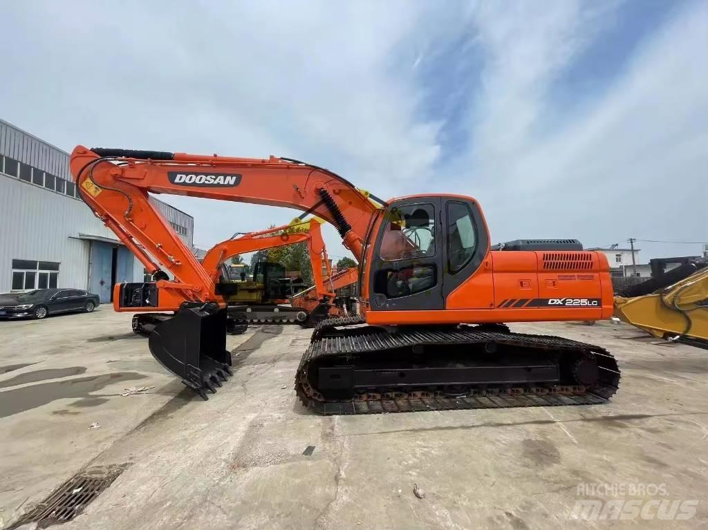 Doosan DX 225 LC Roomikekskavaatorid