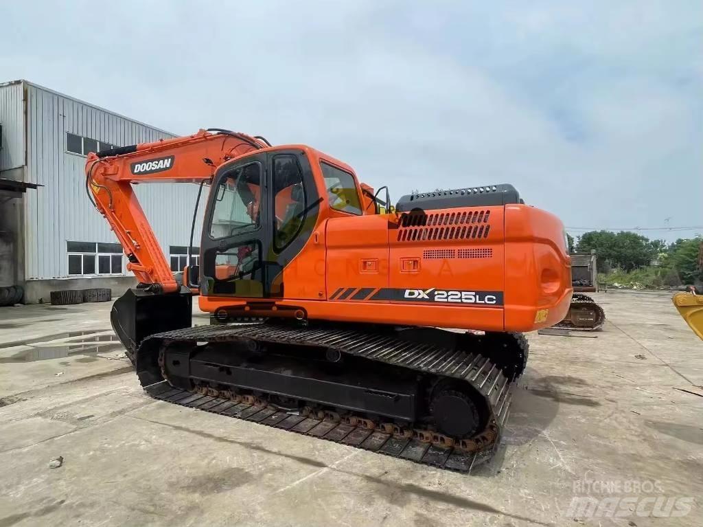 Doosan DX 225 LC Roomikekskavaatorid