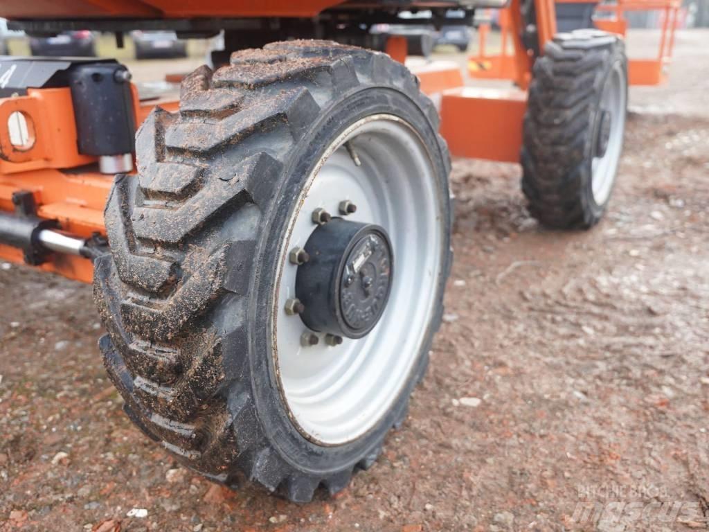 JLG 340 AJ Iseliikuvad poomtõstukid