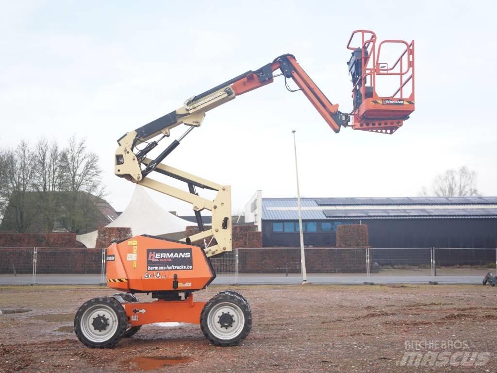 JLG 340 AJ Iseliikuvad poomtõstukid