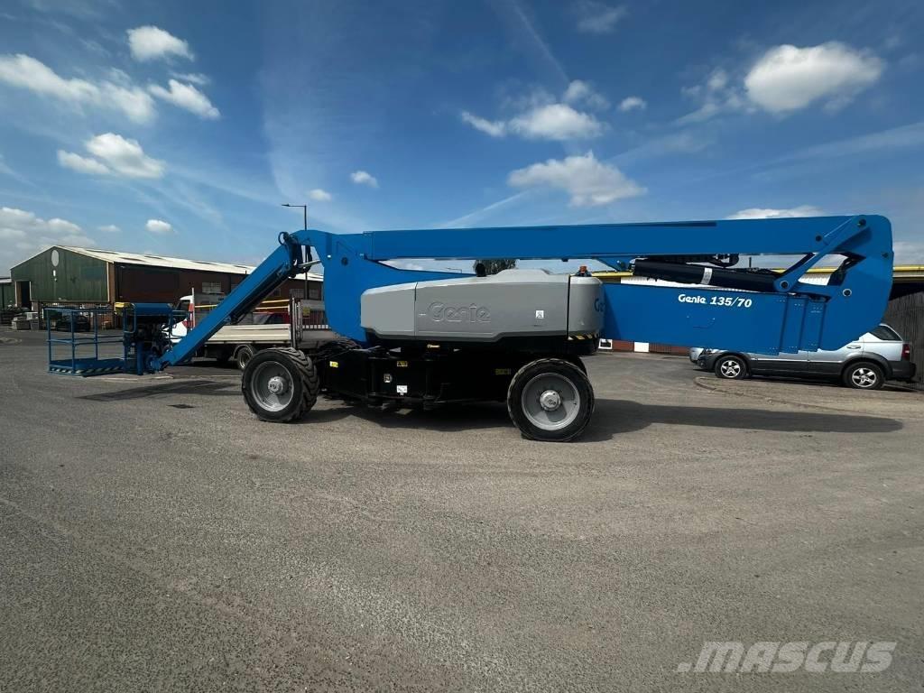 Genie ZX 135/70 Iseliikuvad poomtõstukid