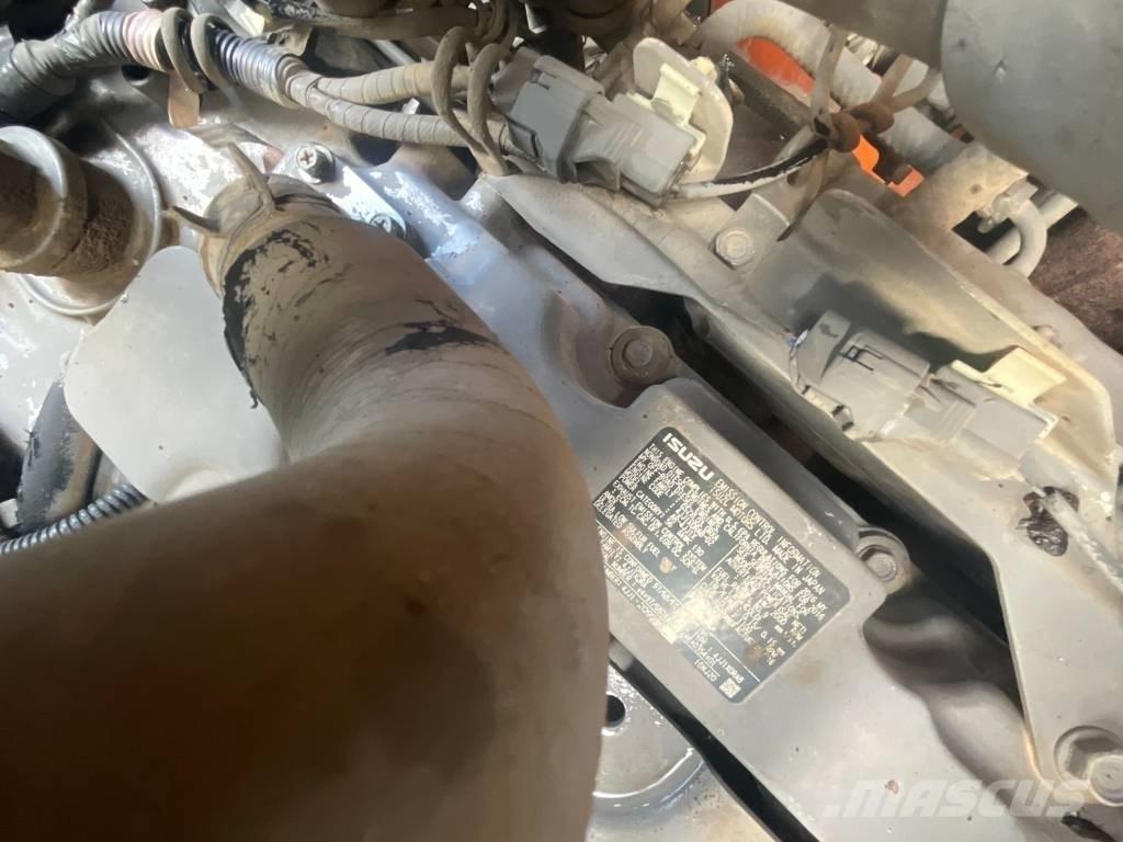 Hitachi ZX 135 US-6 Roomikekskavaatorid