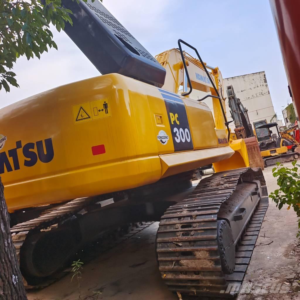 Komatsu PC 300 Roomikekskavaatorid