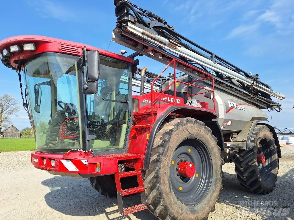 Horsch Leeb PT 230 Iseliikuvad pritsid