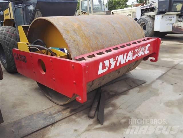 Dynapac CA 30 D Ühe trumliga rullid