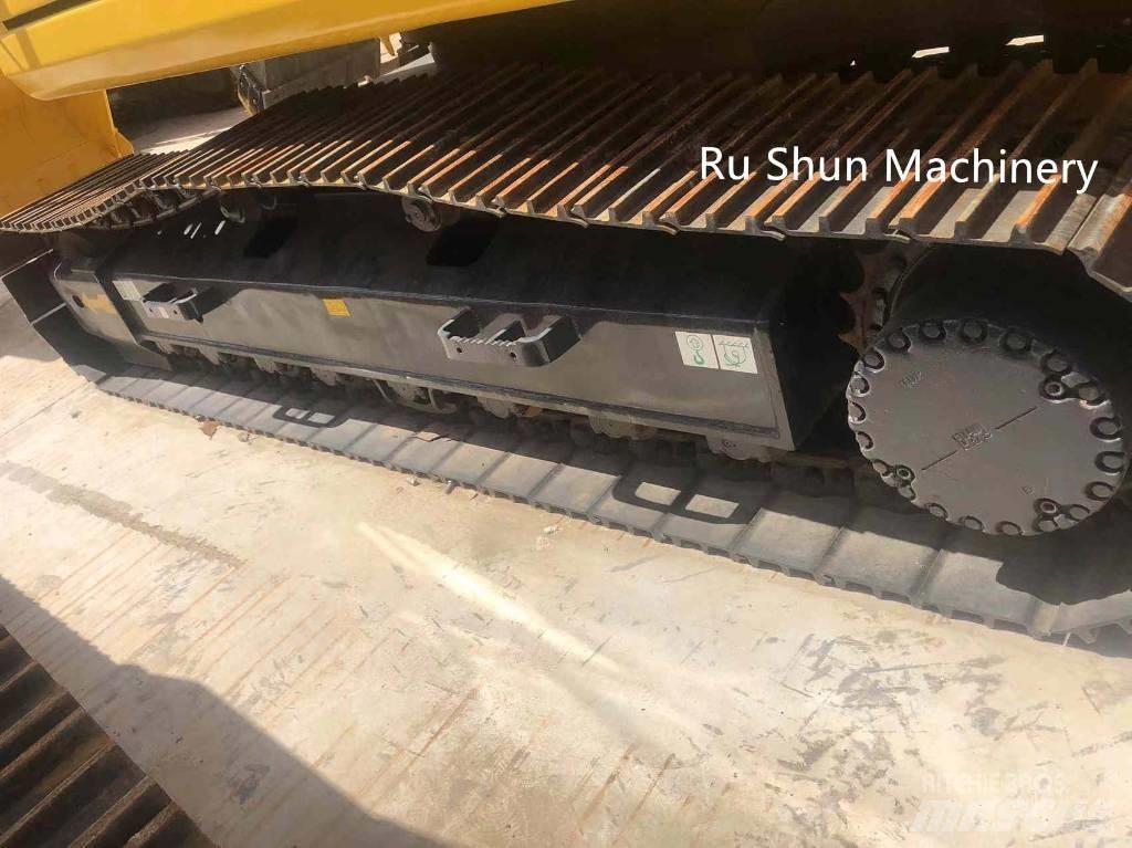 Komatsu PC 220-8 Roomikekskavaatorid