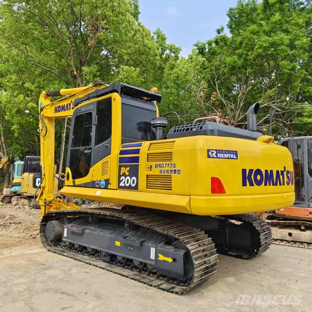 Komatsu PC 200-8 Roomikekskavaatorid