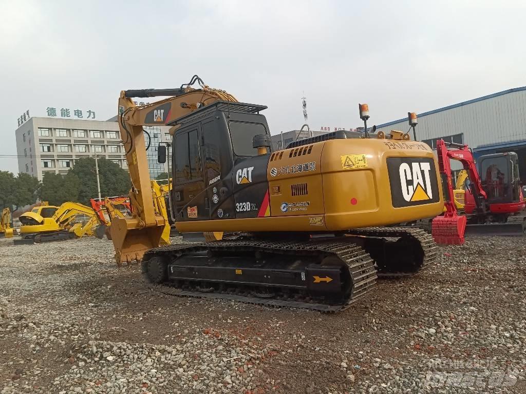 CAT 323 D Roomikekskavaatorid