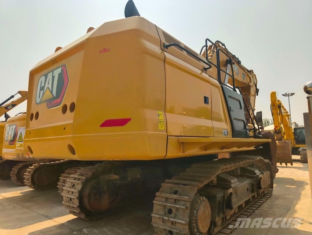 CAT 374 Roomikekskavaatorid