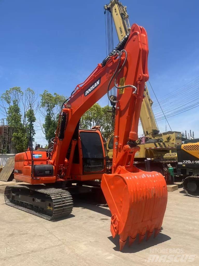 Doosan DX 140 LC Roomikekskavaatorid