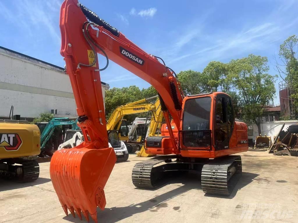 Doosan DX 140 LC Roomikekskavaatorid