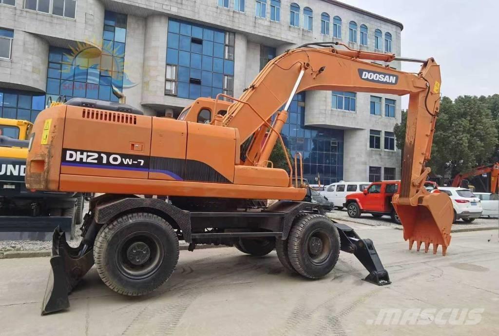 Doosan DH 210 W-7 Ratasekskavaatorid