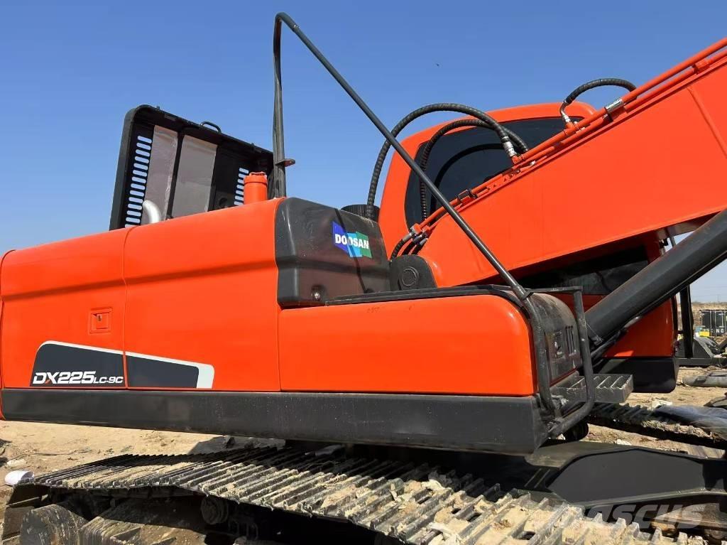 Doosan DX225LC-9C Roomikekskavaatorid