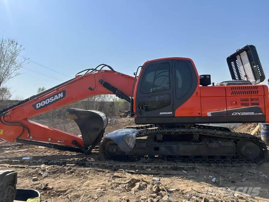 Doosan DX225LC-9C Roomikekskavaatorid