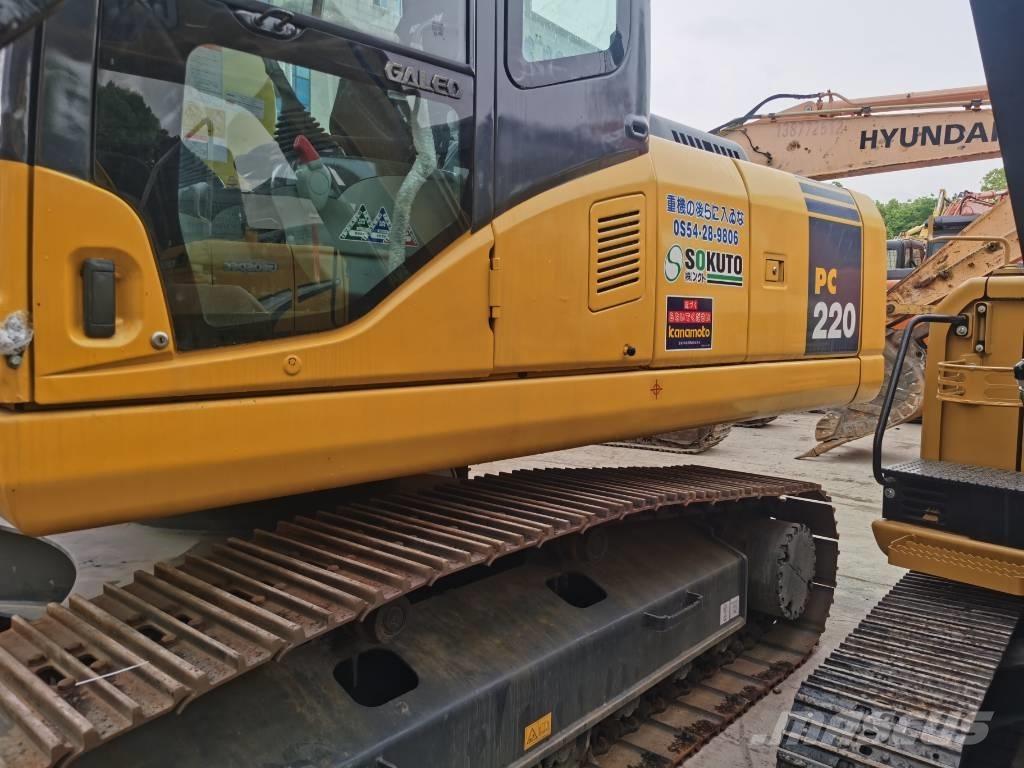 Komatsu PC220-7 Roomikekskavaatorid
