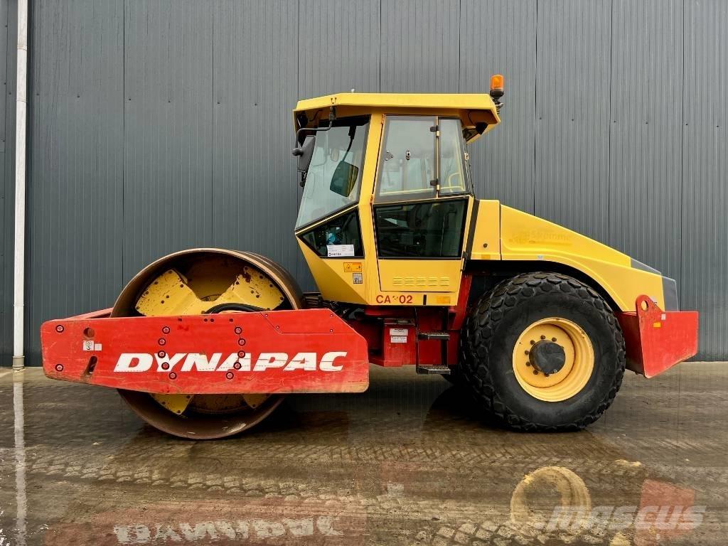 Dynapac CA302D Ühe trumliga rullid