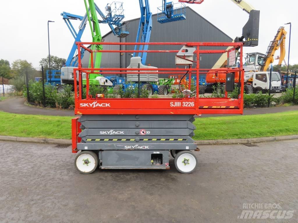 SkyJack SJ III 3226 Käärtõstukid