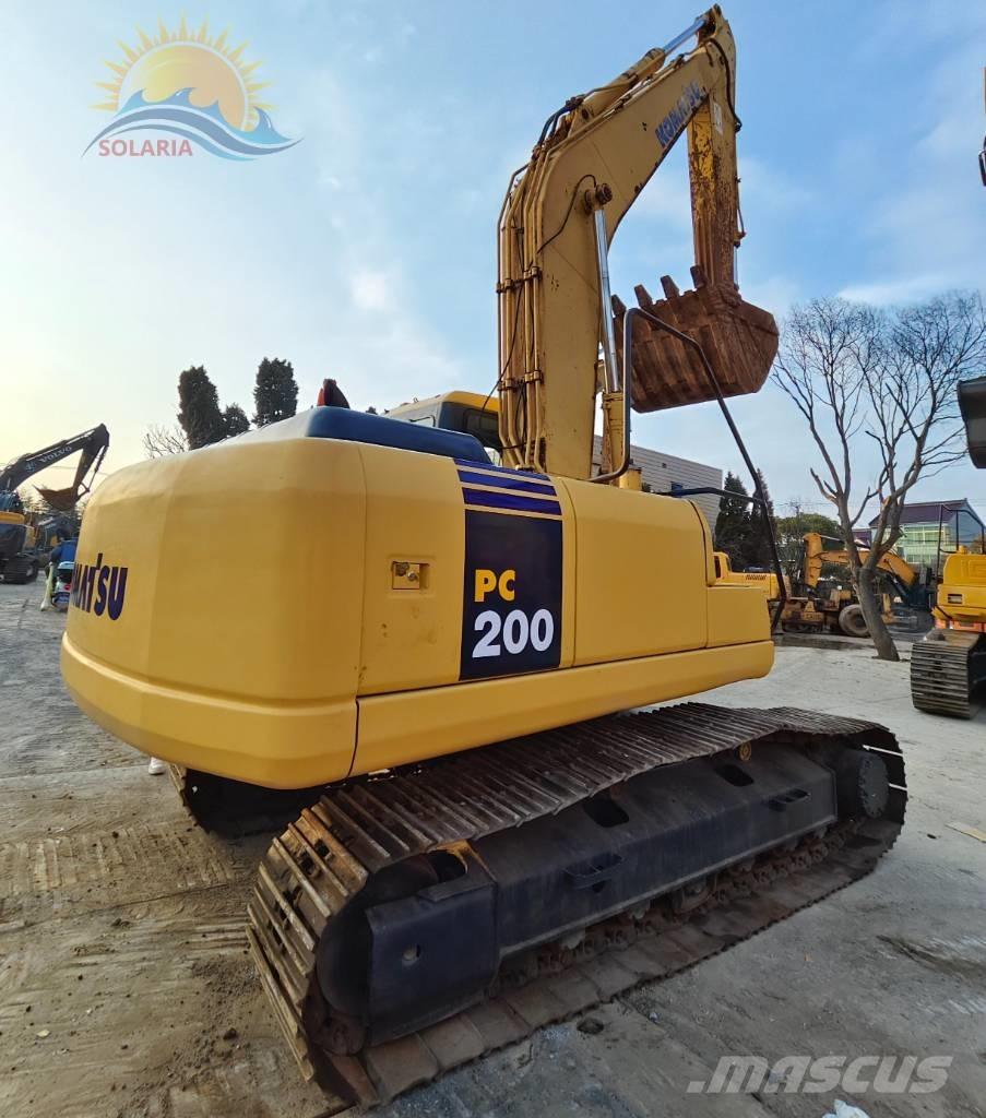 Komatsu PC 200-7 Roomikekskavaatorid