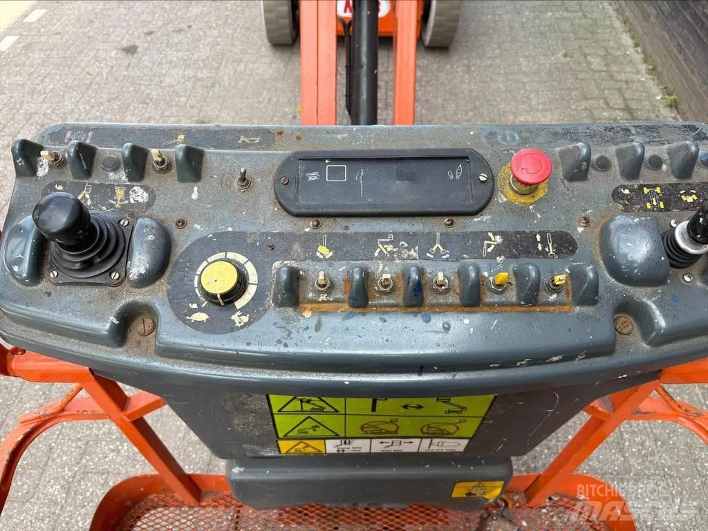 JLG E300AJP Iseliikuvad poomtõstukid