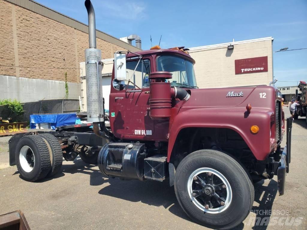 Mack RD 690 P Sadulveokid