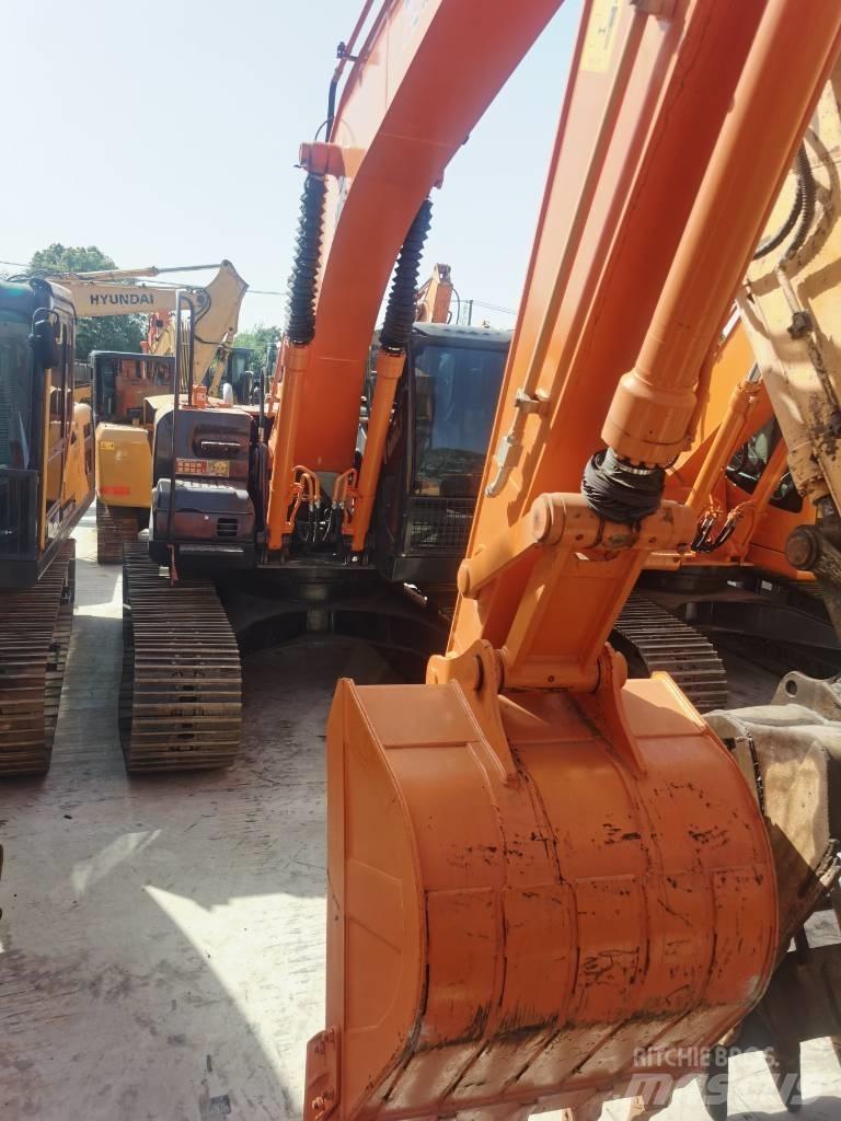 Hitachi ZX 210 Roomikekskavaatorid