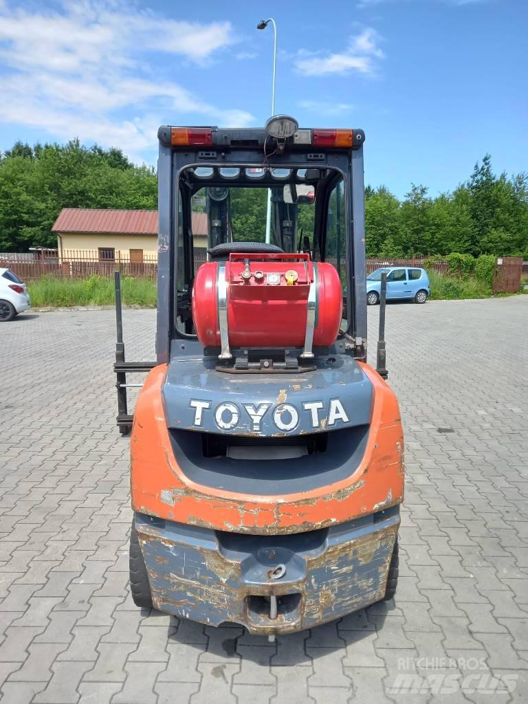 Toyota 8 FGF 30 Gaasitõstukid