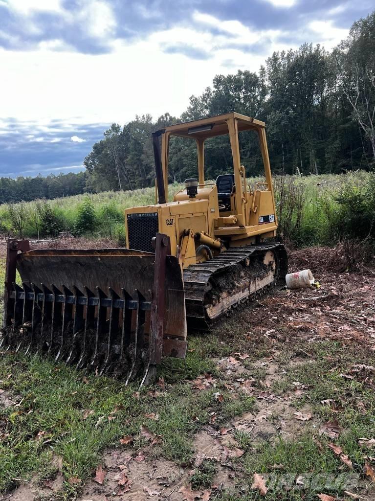 CAT D 3 B Buldooserid
