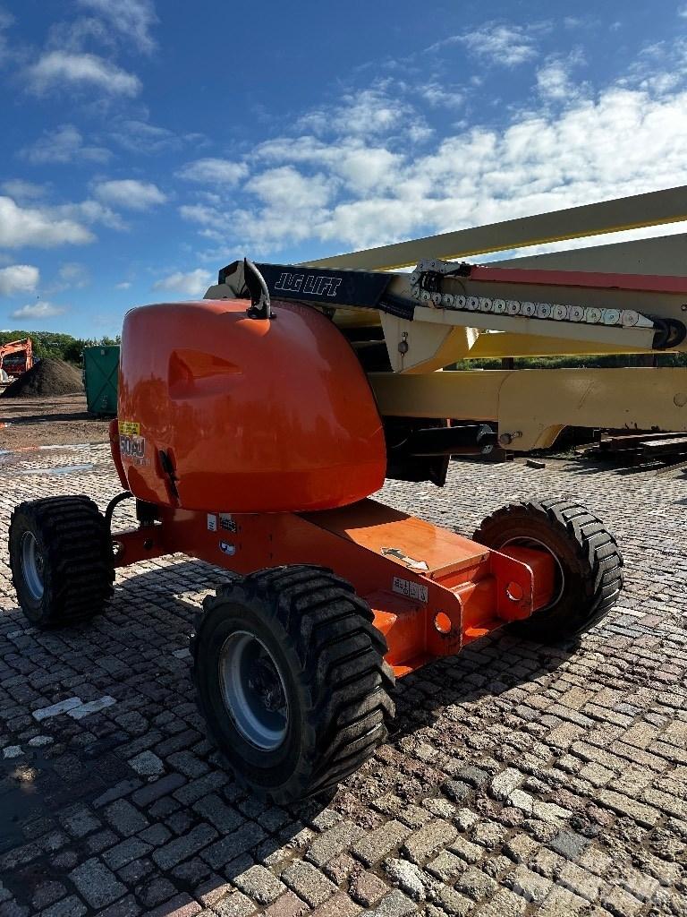 JLG 450 AJ II Iseliikuvad poomtõstukid