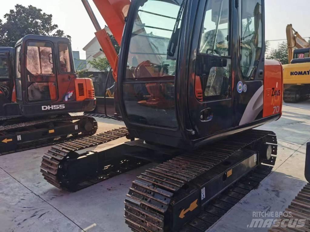 Hitachi ZX 70 Väikeekskavaatorid 7t-12t