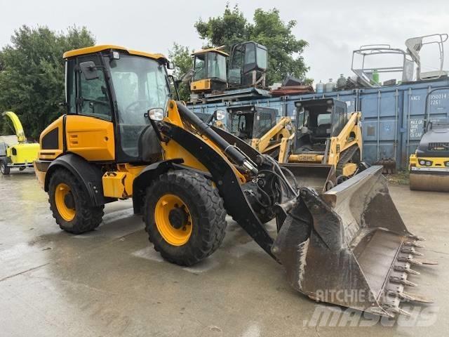 JCB 409 Rataslaadurid