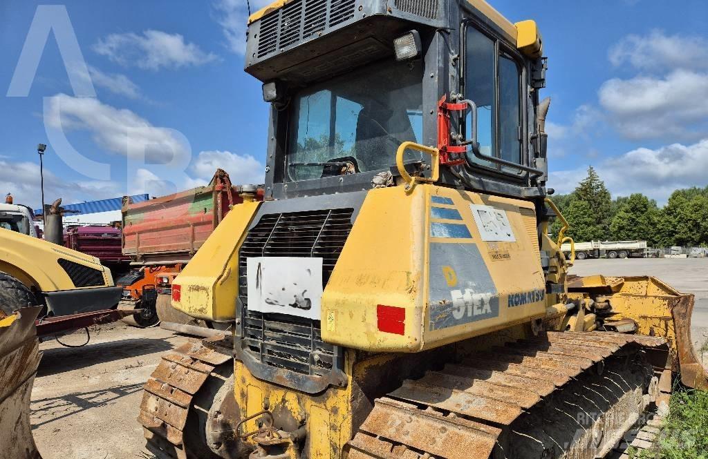 Komatsu D 51 EX-22 Buldooserid