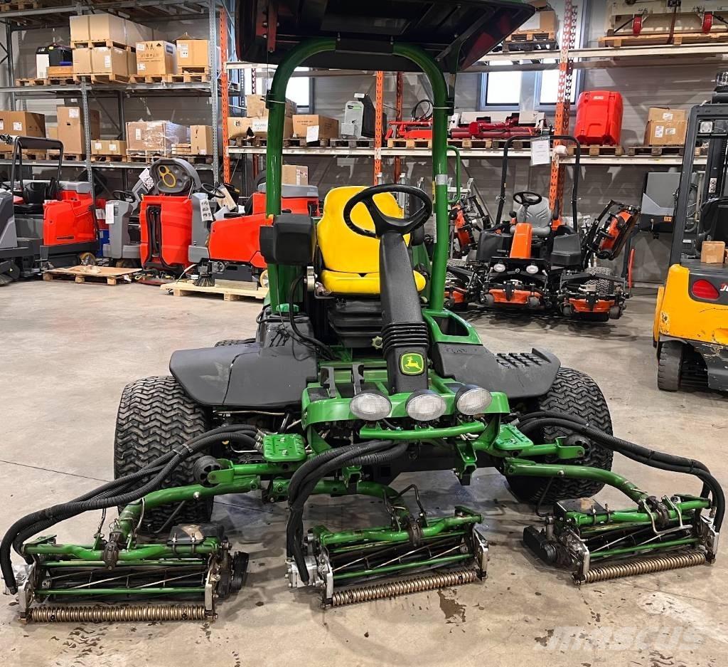 John Deere 7500A Fairway niidukid