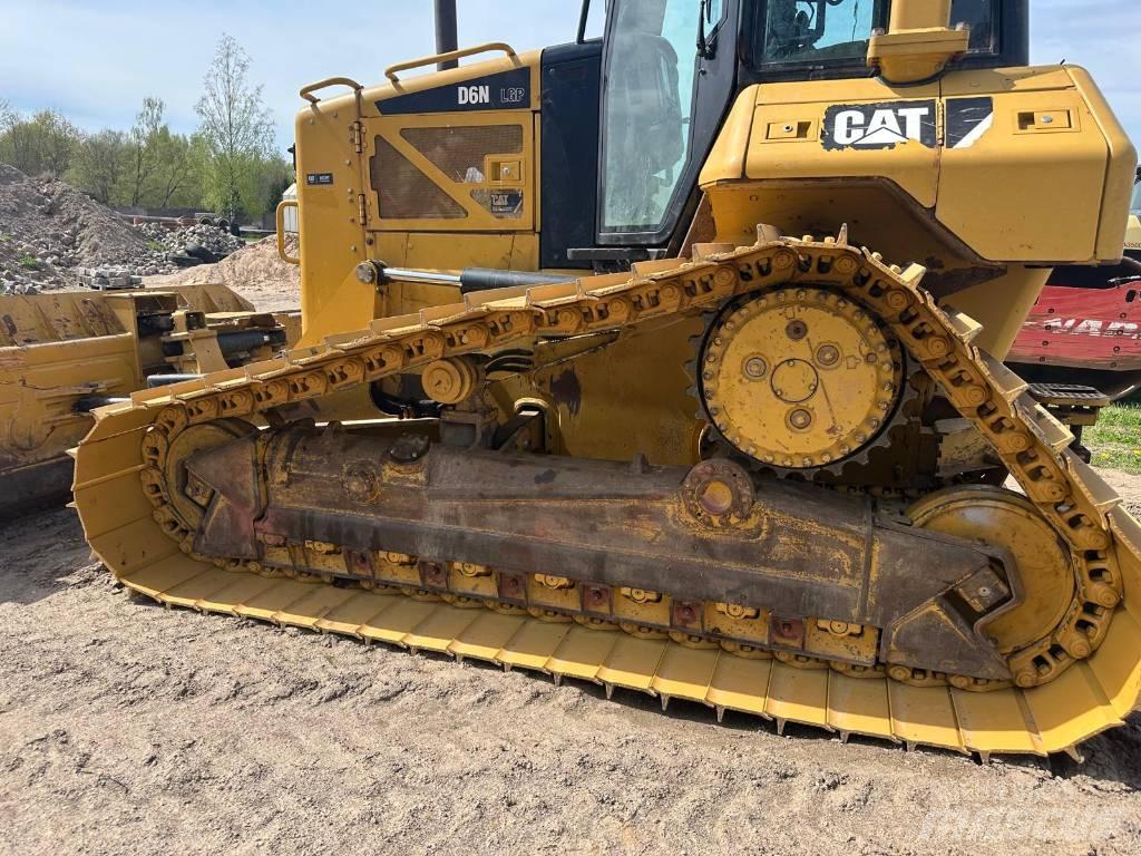 CAT D 6 N Buldooserid