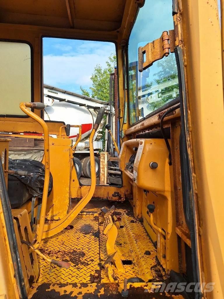 Komatsu D45-1 Buldooserid