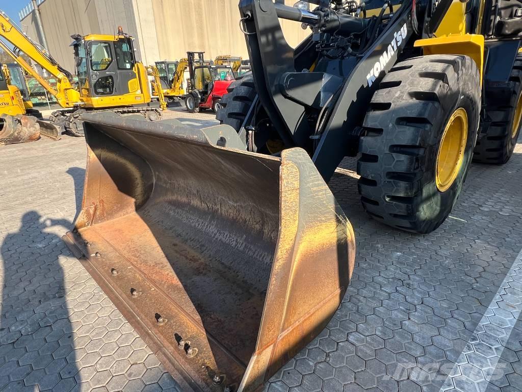 Komatsu WA 250 PZ-6 Rataslaadurid