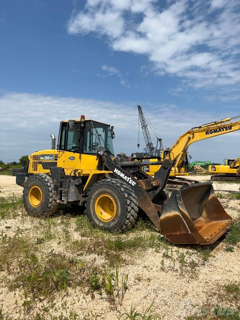Komatsu WA 250 PZ-6 Rataslaadurid