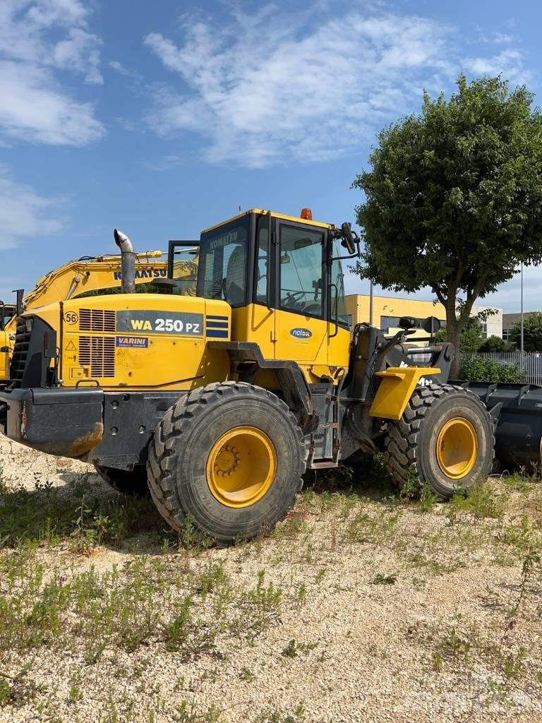 Komatsu WA 250 PZ-6 Rataslaadurid