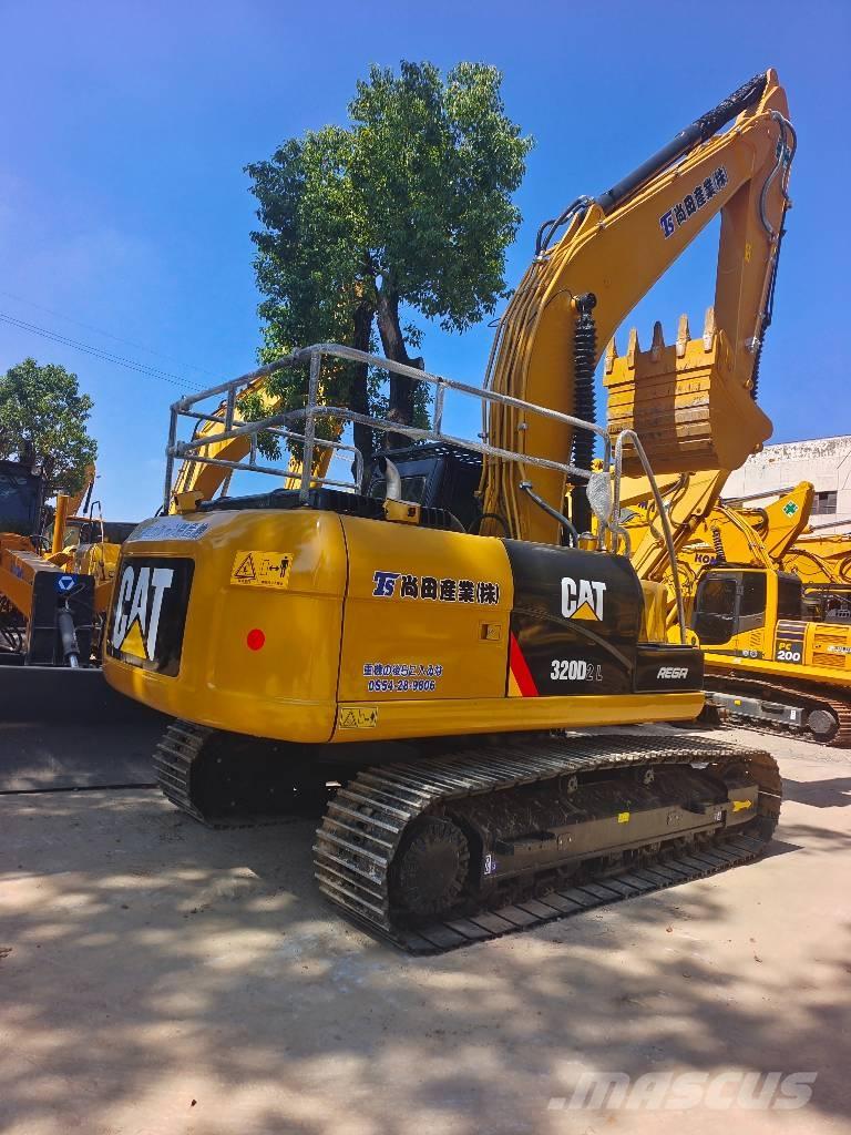 CAT 320D Roomikekskavaatorid
