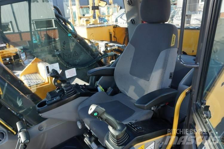 Volvo EC 250 E NL Roomikekskavaatorid