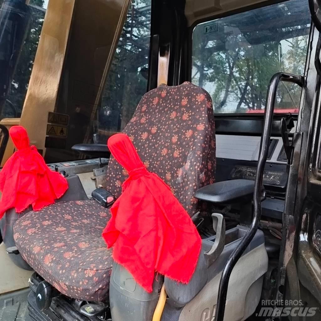 CAT 307 D Väikeekskavaatorid 7t-12t